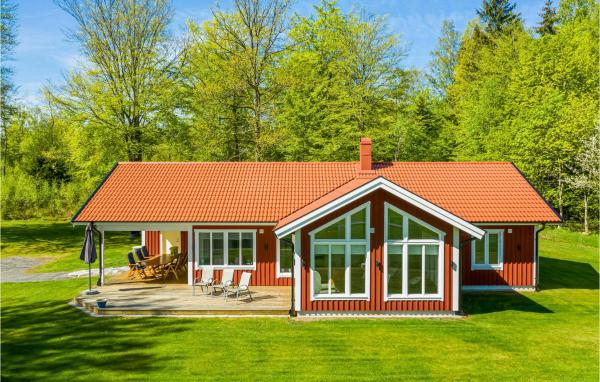 Na zdjęciu widoczny jest obiekt Stunning Home In Lidhult With Wifi położony w mieście Löckna.