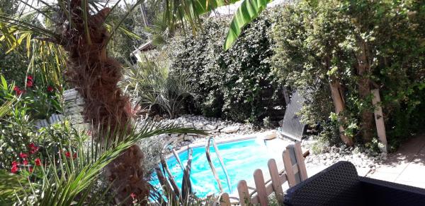 Auf dem Foto ist das Objekt Gîte La Charentaise - Logement de vacances 4 personnes avec piscine in der Stadt Sompt zu sehen.