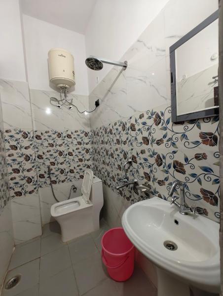 Nella foto è visibile l'oggetto Hotel Abhishek situato nella città di Chamoli.
