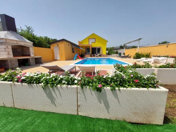 Nella foto è visibile l'oggetto Holiday Home Revita Cocktail situato nella città di Mostar.