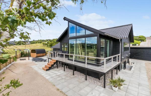 A la foto es mostra l'objecte 7 Bedroom Cozy Home In Ebeltoft situat a la ciutat de Ebeltoft.