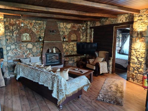 På billedet ses objektet Artemis' Stone House beliggende i byen Pýthion.