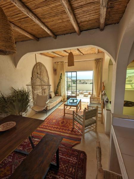 Na foto é possível ver o objeto Moroccan Boho Surf House localizado na cidade de Aghroude.