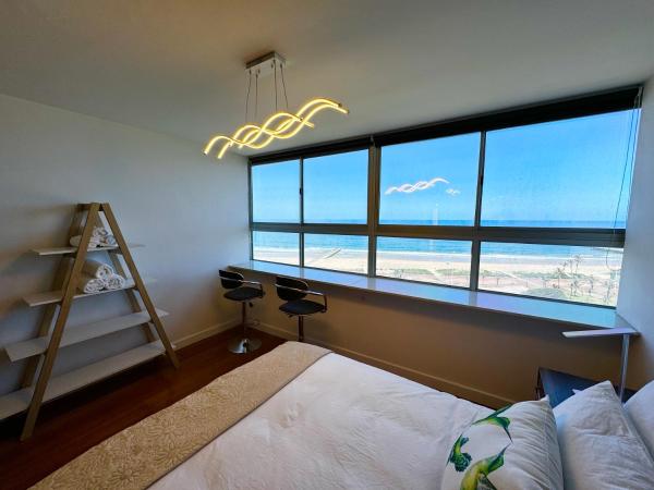 Foto 1: Accommodation Front - Majestic Beachfront Haven