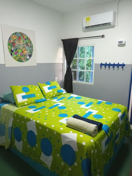 Hotelito La Aventura, AC private WC rooms near the old town, no tax, Cartagena de Indias