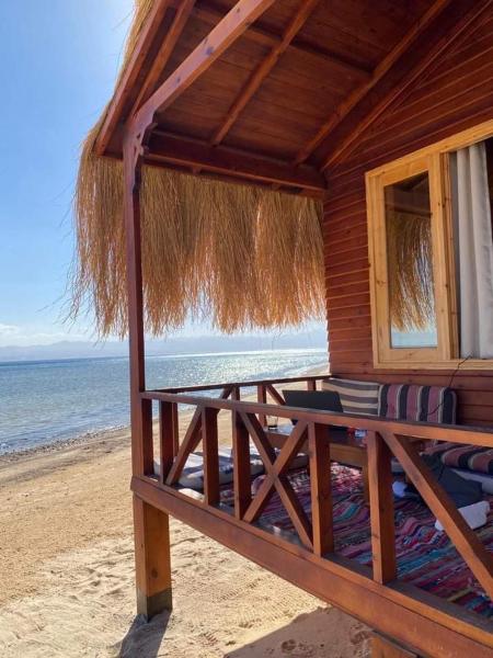 På billedet ses objektet Sayal Camp beliggende i byen Taba.