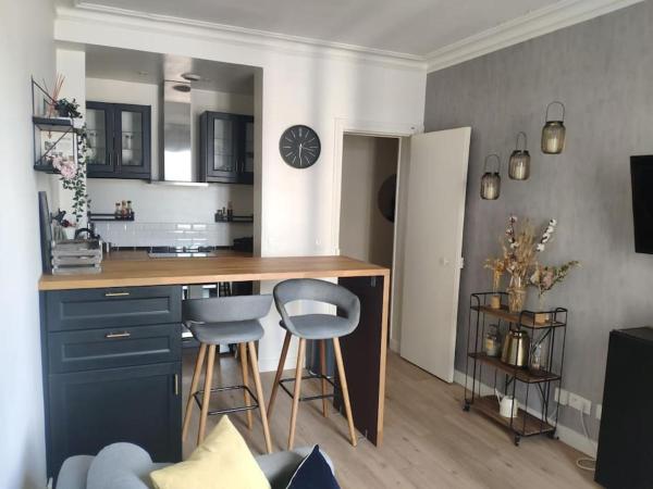 Na zdjęciu widoczny jest obiekt Charmant deux pièces moderne położony w mieście Saint-Ouen.