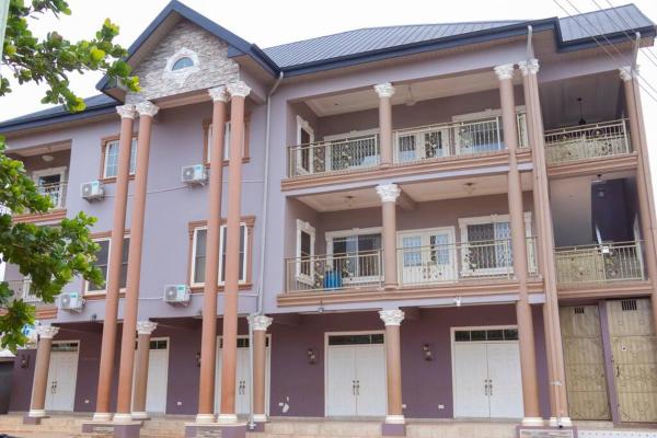 På bilden syns objektet A Charming Ghanaian Abode som ligger i staden Nkoranza.