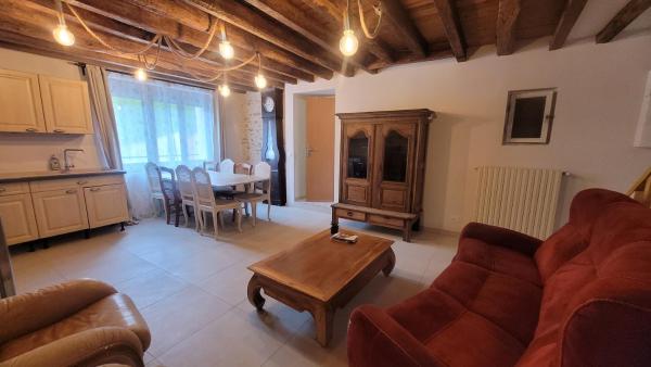 Nella foto è visibile l'oggetto La Mélodie des champs, appartement mitoyen de 80 m2 dans une maison avec un autre appartement situato nella città di Guérard.