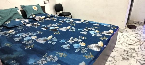 På billedet ses objektet Baidyanath Ashram Deoghar AC Room's beliggende i byen Deoghar.