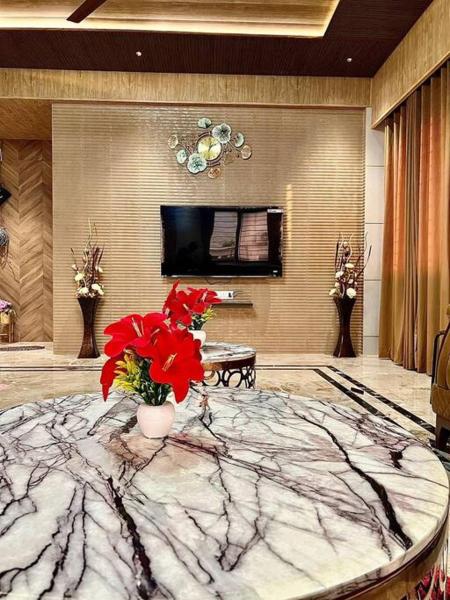 A la foto es mostra l'objecte MOUNT RETREAT 4BHK BIG indoor PARTY POOL situat a la ciutat de Lonavala.