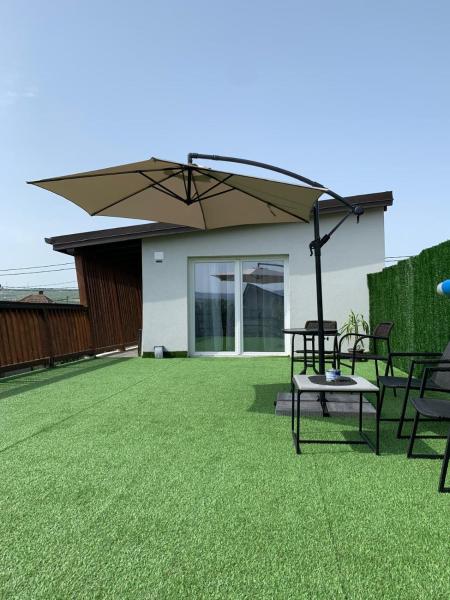 Na zdjęciu widoczny jest obiekt Luxus Cluj Airport Apartments położony w mieście Someşeni.