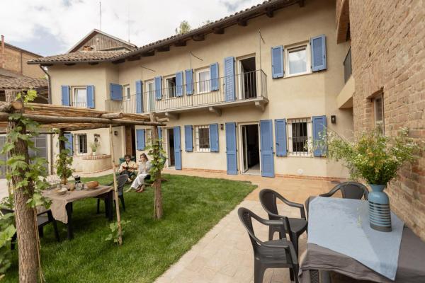 På billedet ses objektet Casa Nin, Storie e Vita in collina beliggende i byen Cisterna dʼAsti.
