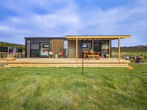 A la foto es mostra l'objecte Whare Awa - River House in the Rangitīkei situat a la ciutat de Rangiwahia.