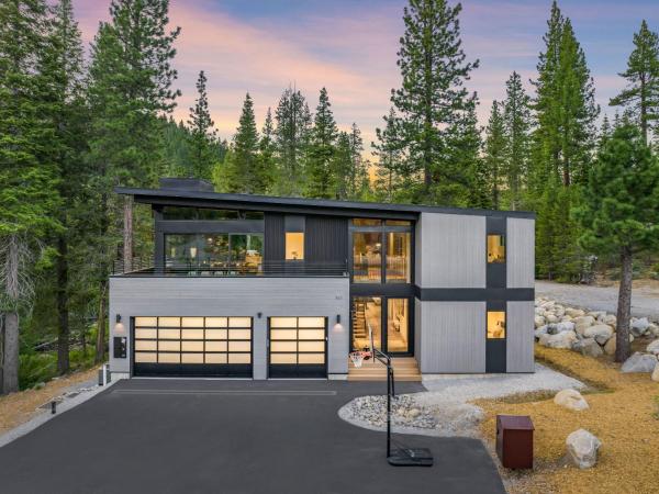 A la foto es mostra l'objecte Creekside Retreat - Near Palisades Tahoe situat a la ciutat de Olympic Valley.