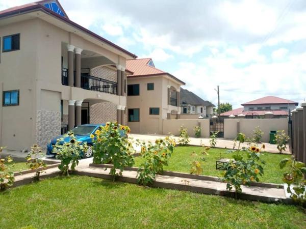 Large Stylish 2 Bedroom Flat, Kumasi