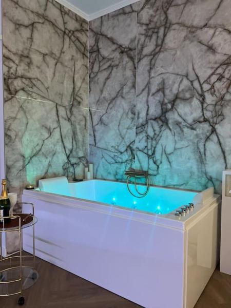 Nella foto è visibile l'oggetto Les chambres d excellence Spa situato nella città di Sète.