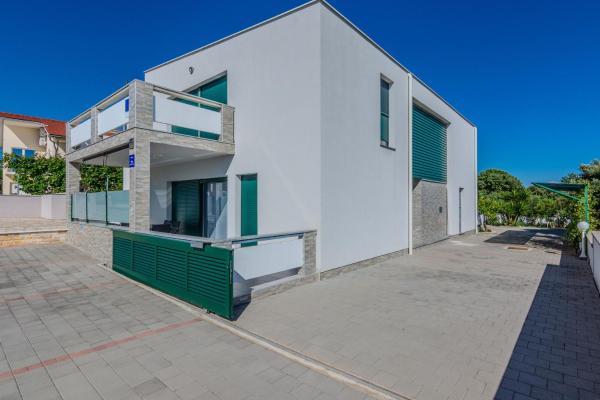 A la foto es mostra l'objecte Apartment Marovic situat a la ciutat de Vir.