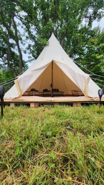 Kuvassa näkyy kohde Karavani, joka sijaitsee kaupungissa Agara.