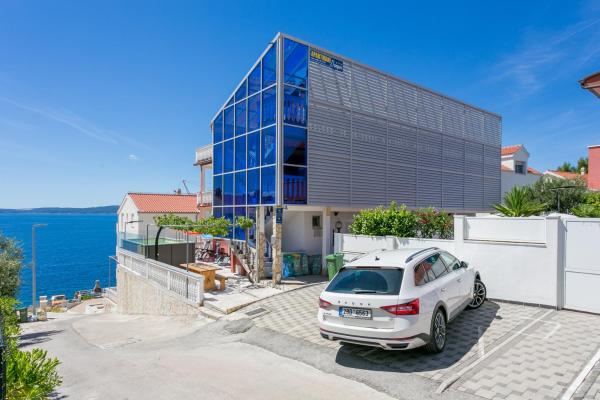 Na fotografii je vidět objekt Family friendly apartments with a swimming pool Businci, Ciovo - 11232 nacházející se ve městě Trogir.