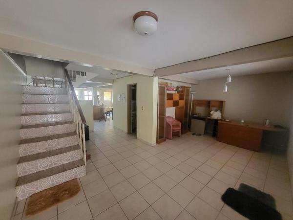 写真にはシダード・グアヤナ市にあるTownhouse 3 habitacionesが写っています。
