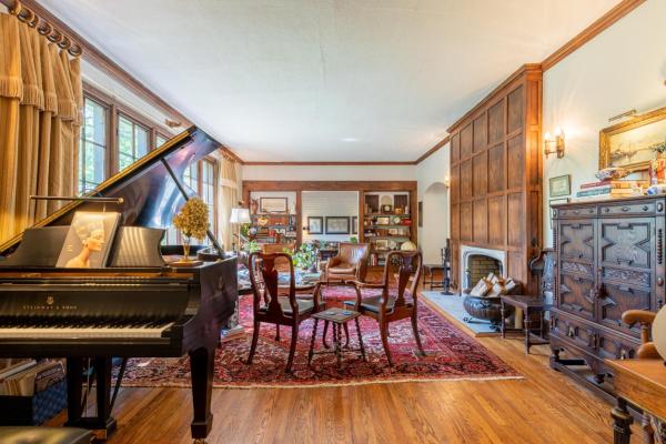 På billedet ses objektet Luxury and Old World Charm in Historic Midtown beliggende i byen Memphis.