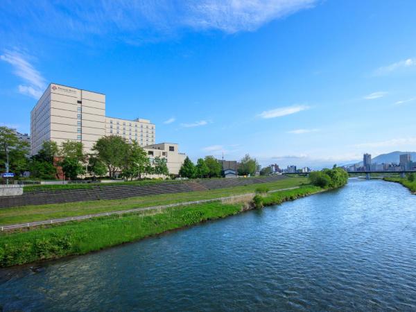 På billedet ses objektet Premier Hotel -Tsubaki- Sapporo beliggende i byen Sapporo.