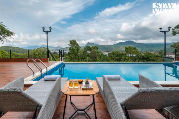 A la foto es mostra l'objecte StayVista at La Rive with Swimming Pool & Lake View Villa situat a la ciutat de Lonavala.