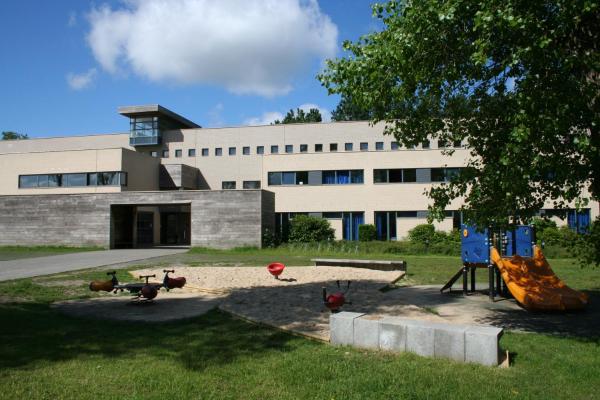 På bilden syns objektet Jeugdherberg De Peerdevisser som ligger i staden Oostduinkerke.