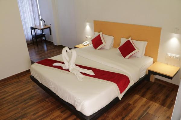 A la foto es mostra l'objecte Parivar Comfort Luxury Rooms situat a la ciutat de Māndvi.