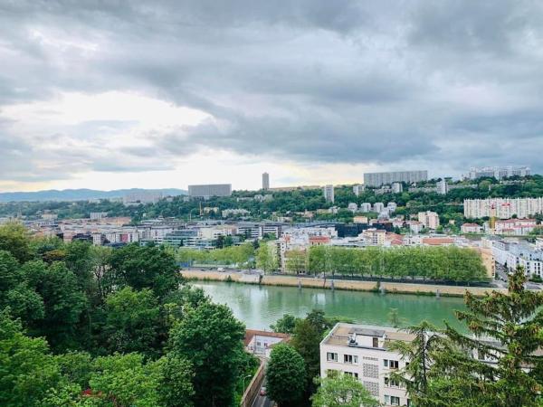 På billedet ses objektet HOMEYPIC LYON T3 vue sur la Saône beliggende i byen Lyon.