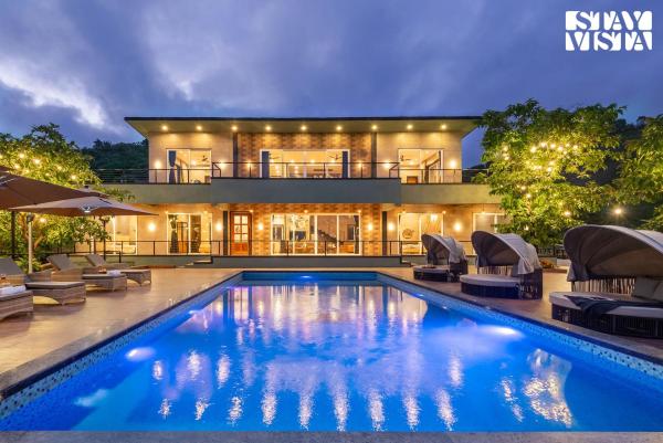 A la foto es mostra l'objecte StayVista at La Nirvana with Pool, Music Speaker & Indoor-Outdoor Game situat a la ciutat de Lonavala.