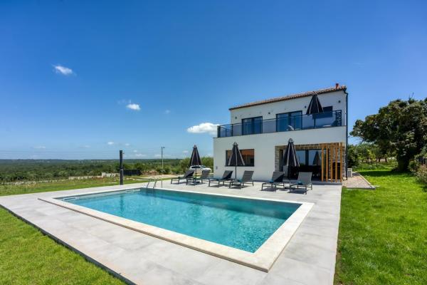 A la foto es mostra l'objecte Villa Speranza situat a la ciutat de Selina.