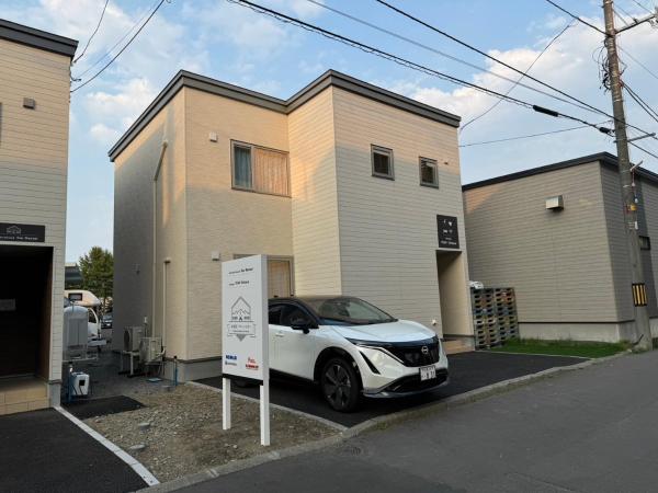 På bildet vises objektet Nomad Stay Chitose som ligger i byen Oiwake.