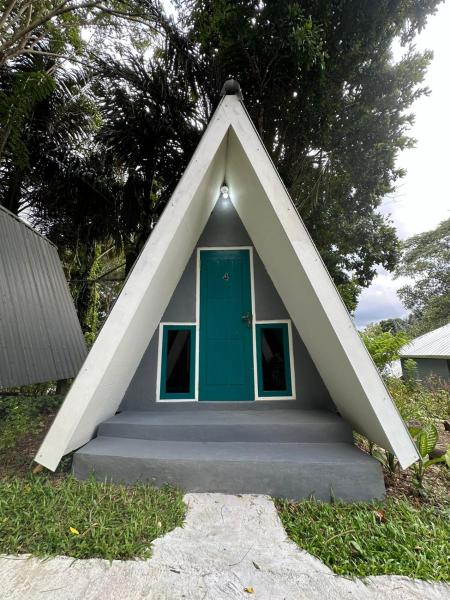 A la foto es mostra l'objecte D'flora Bungalow & Glamping situat a la ciutat de Limbung.