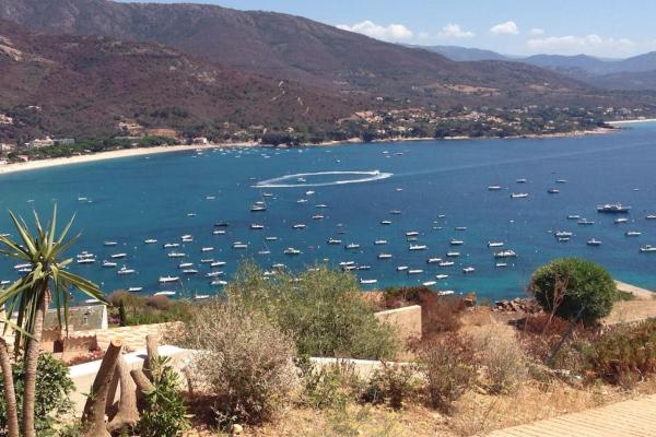 A la foto es mostra l'objecte Rez de villa, vue panoramique mer et montagne ! situat a la ciutat de Vico.