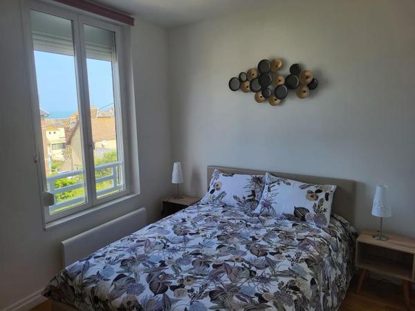 Nella foto è visibile l'oggetto Appartement vue mer à 100 m de la plage situato nella città di Ault.