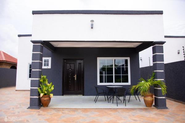 Na zdjęciu widoczny jest obiekt A Quiet Secured 3 Bed Home położony w mieście Akra.