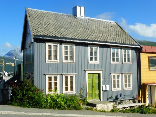 Charming Historic Home Your Ideal Tromsø Getaway, Tromsø