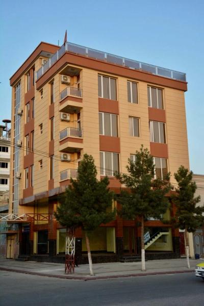 På bildet vises objektet Rahat Hotel som ligger i byen Mazar-e Sharif.