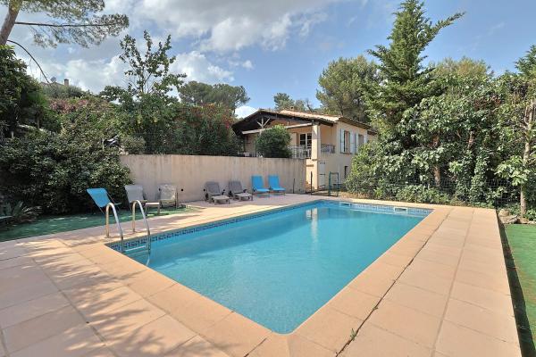 A la foto es mostra l'objecte Villa climatisée de 195 m2 avec piscine privée situat a la ciutat de Vallauris.