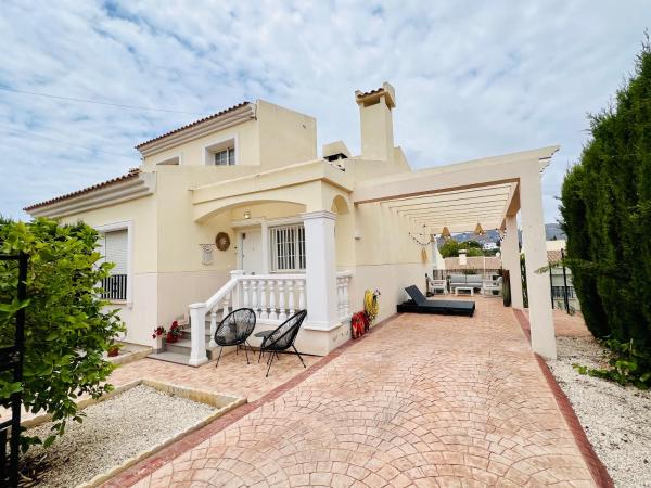 A la foto es mostra l'objecte Casa Serena situat a la ciutat de Calp.