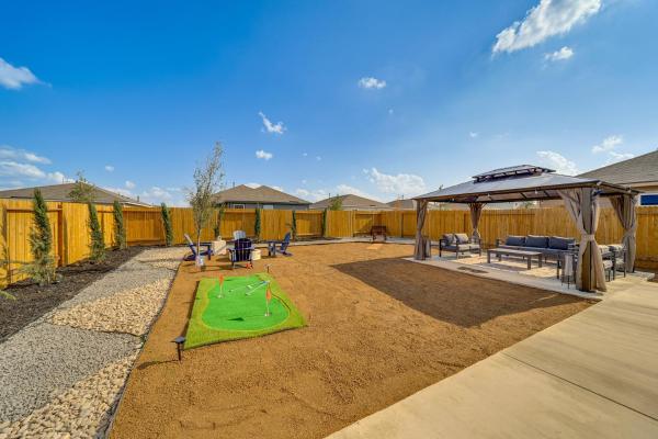 På billedet ses objektet Lovely San Antonio Vacation Rental w/ Private Yard beliggende i byen Devine.