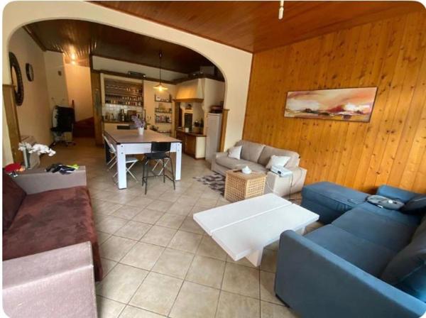 A la foto es mostra l'objecte Maison entière proche de Genève situat a la ciutat de Beaumont.