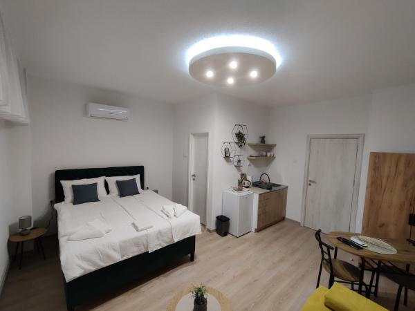 A la foto es mostra l'objecte Apartmani Uroš Studio Trebinje situat a la ciutat de Trebinje.