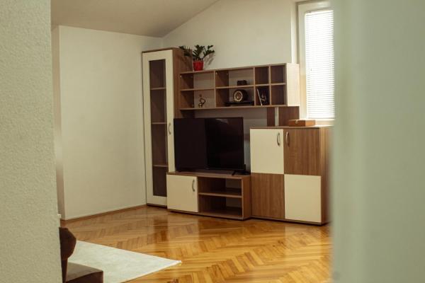 Na fotografii je vidět objekt Apartman Mona nacházející se ve městě Sanski most.
