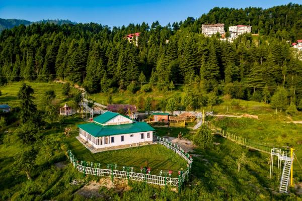 写真にはLāhri市にあるMountain Bliss Homestayが写っています。