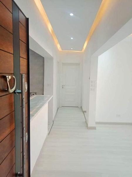 Na fotografii je vidět objekt banha villal appartement nacházející se ve městě Kafr al Jazzār.
