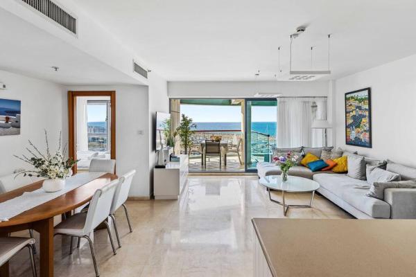 Beach Front Luxury Apartment, Herzliya