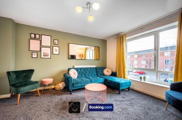 Cosy 4-Bed House l Garden l Free Parking l WiFi l Specious l Hosted by The Cosy Corner Nationwide, Manchester